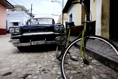 Tableau de voiture Cubaine et vélo