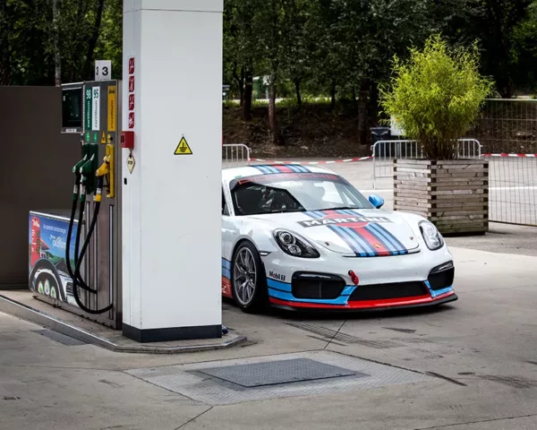 Photographie Porsche Cayman GT4 Martini Photographie Porsche Cayman GT4 livree Martini Racing, tirage art automobile edition limitee