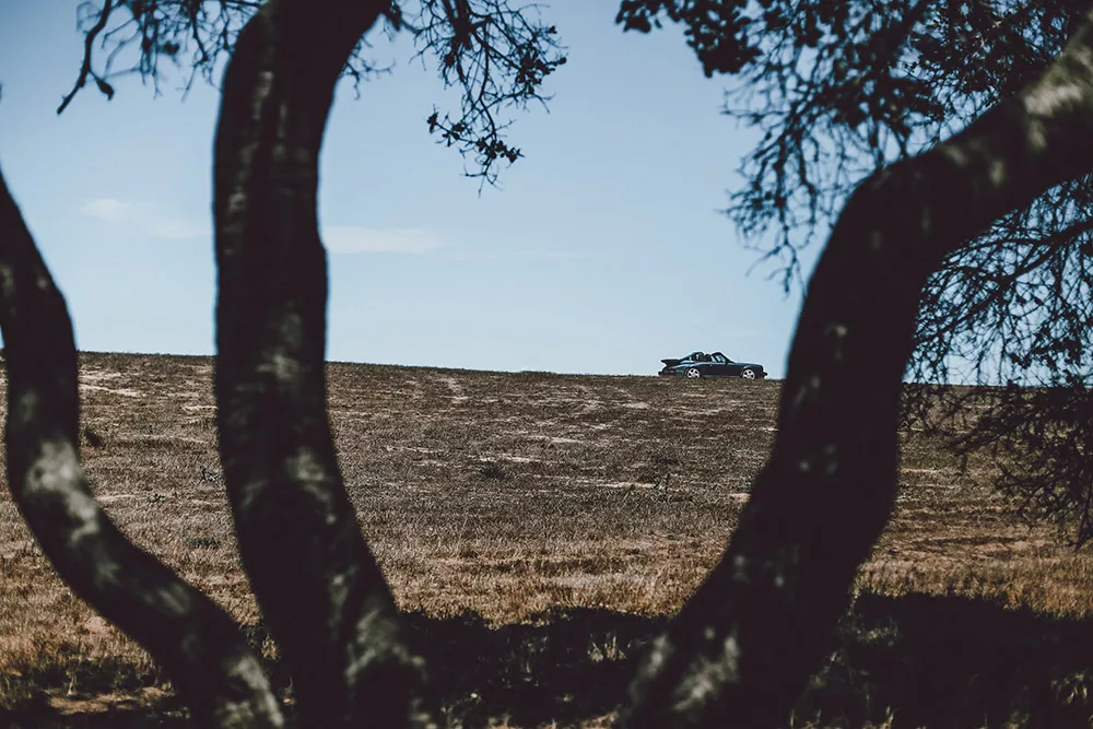Photographie Porsche dans paysage naturel somptueux, tirage art automobile edition limitee