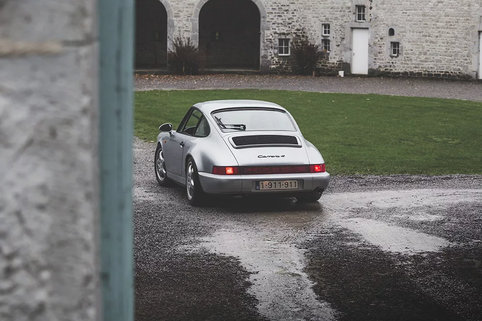 Photographie Porsche Carrera 4 sur route, tirage art automobile edition limitee