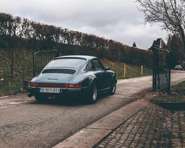 Photographie atmospherique Porsche Carrera ambiance sombre, tirage art edition limitee
