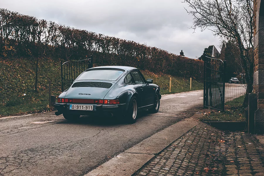Photographie atmospherique Porsche Carrera ambiance sombre, tirage art edition limitee