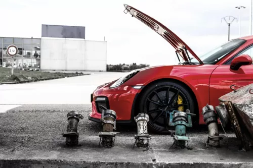 Photographie Porsche GT4 à la pompe à essence Photographie Porsche GT4 a la pompe a essence, tirage art automobile edition limitee