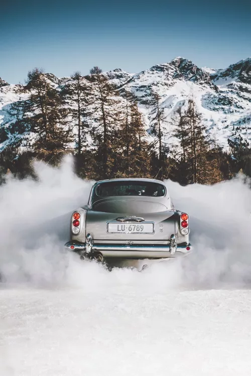Photographie Aston Martin DB5 James Bond photographie Aston Martin DB5 James Bond tirage art automobile edition limitee