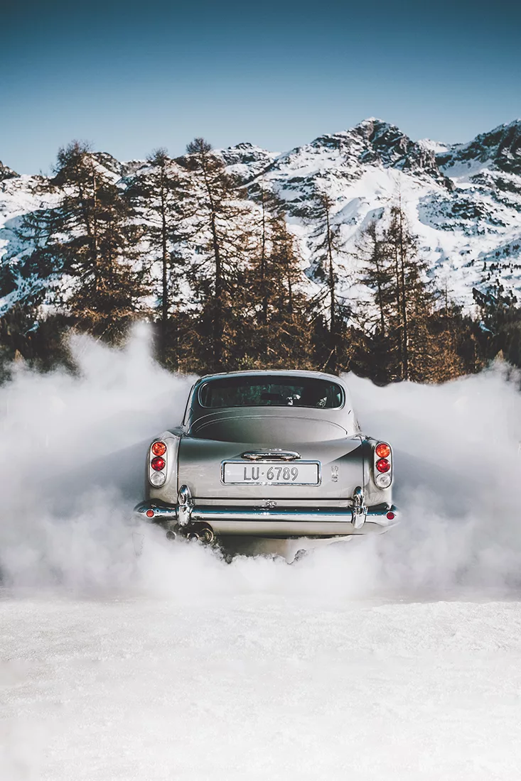 L&rsquo;Aston Martin DB5 : quand un grand tourisme britannique devient œuvre d&rsquo;art