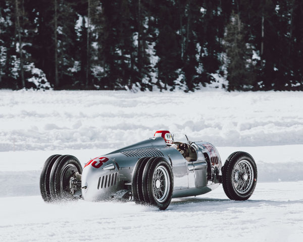 Photographie Auto Union AUDI à la montagne