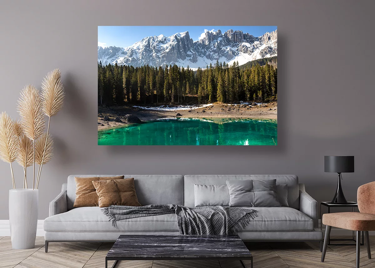 Photographie fine art du Lago di Carezza – Karersee, lac aux reflets émeraude dans les Dolomites