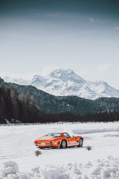 Photographie bizzarrini 5300 gt à la montagne