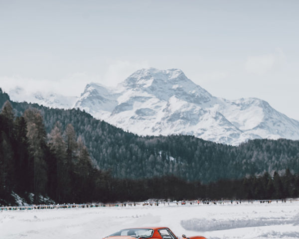 Photographie bizzarrini 5300 gt à la montagne