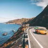 Photographie Lamborghini Murcielago LP 640 Photographie artistique de deux Lamborghini Murcielago LP 640 roulant sur la Highway One californienne avec vue spectaculaire sur l'océan Pacifique et les falaises côtières