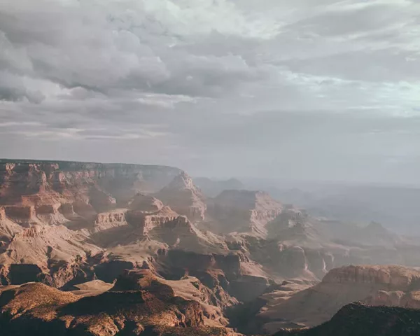 Photographie d'art du Grand Canyon Arizona au coucher du soleil avec strates géologiques
