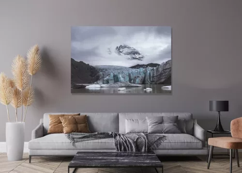 Photographie d'art du glacier Svinafellsjökull en Islande, teintes bleu turquoise et montagnes brumeuses,