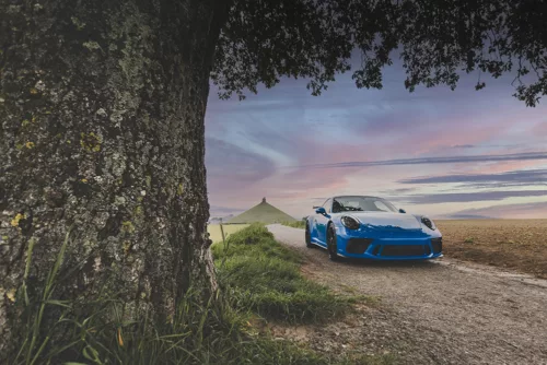 Porsche GT3 RS Éblouissante sur une Route Campagnarde