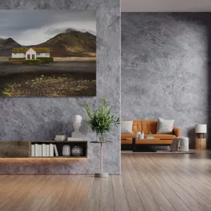 Photographie encadrée du Lonely Diner d'Islande affichée dans un intérieur moderne au-dessus d'un canapé