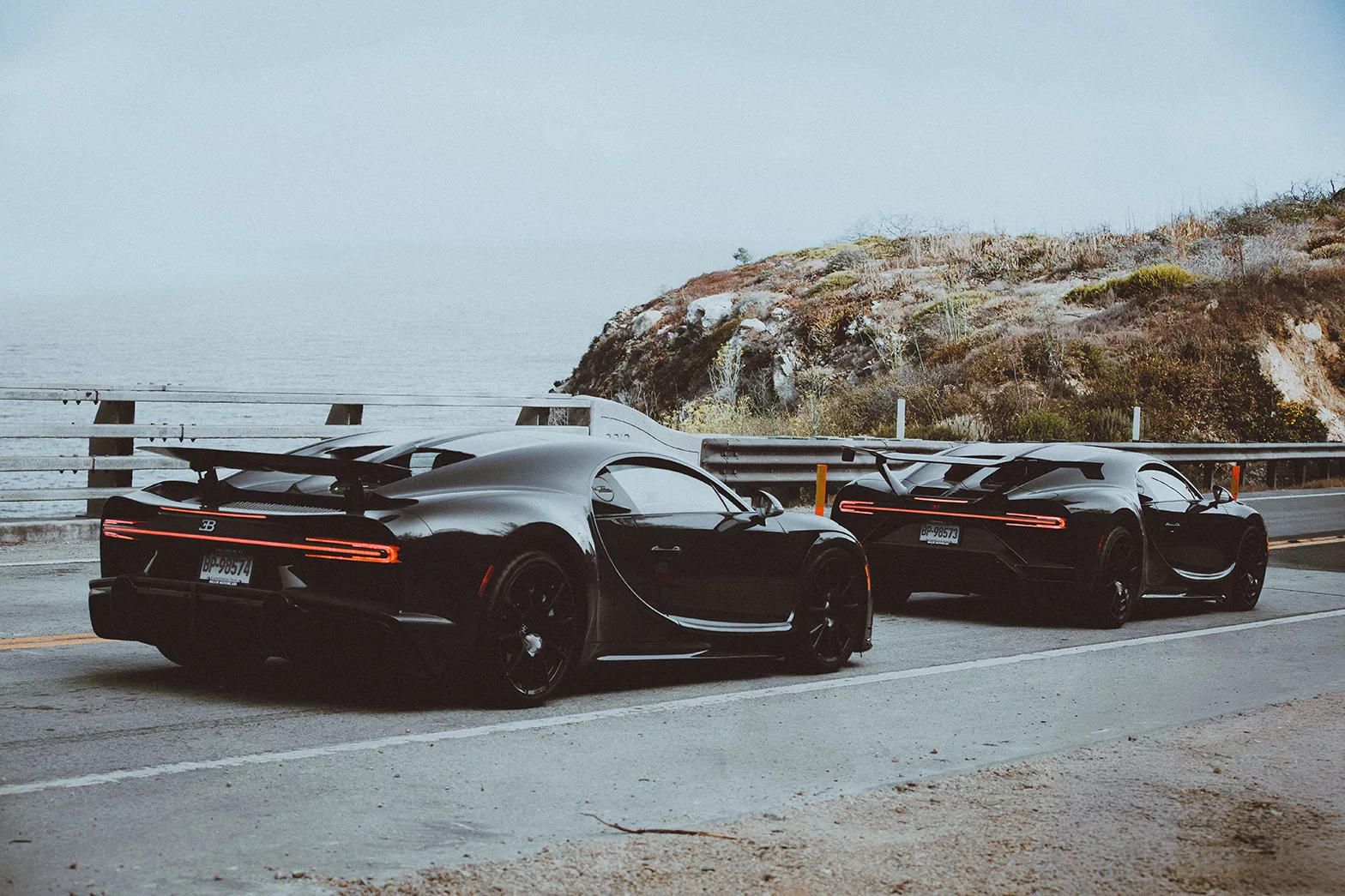 Bugatti Chiron Sport noir Big Sur photographie fine art edition limitee | Cars and Roses