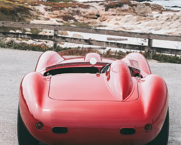 Ferrari Testa Rossa rouge vue de profil — photographie fine art en édition limitée Cars and Roses