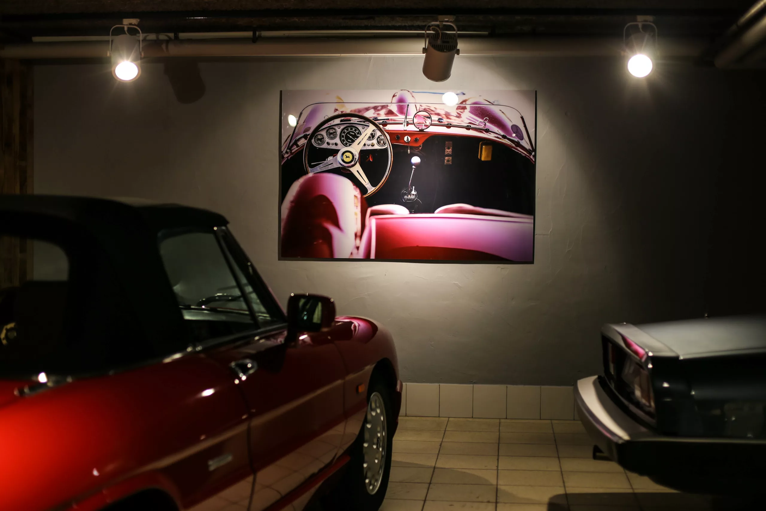 Œuvre Cars and Roses installée chez un client – impression fine art