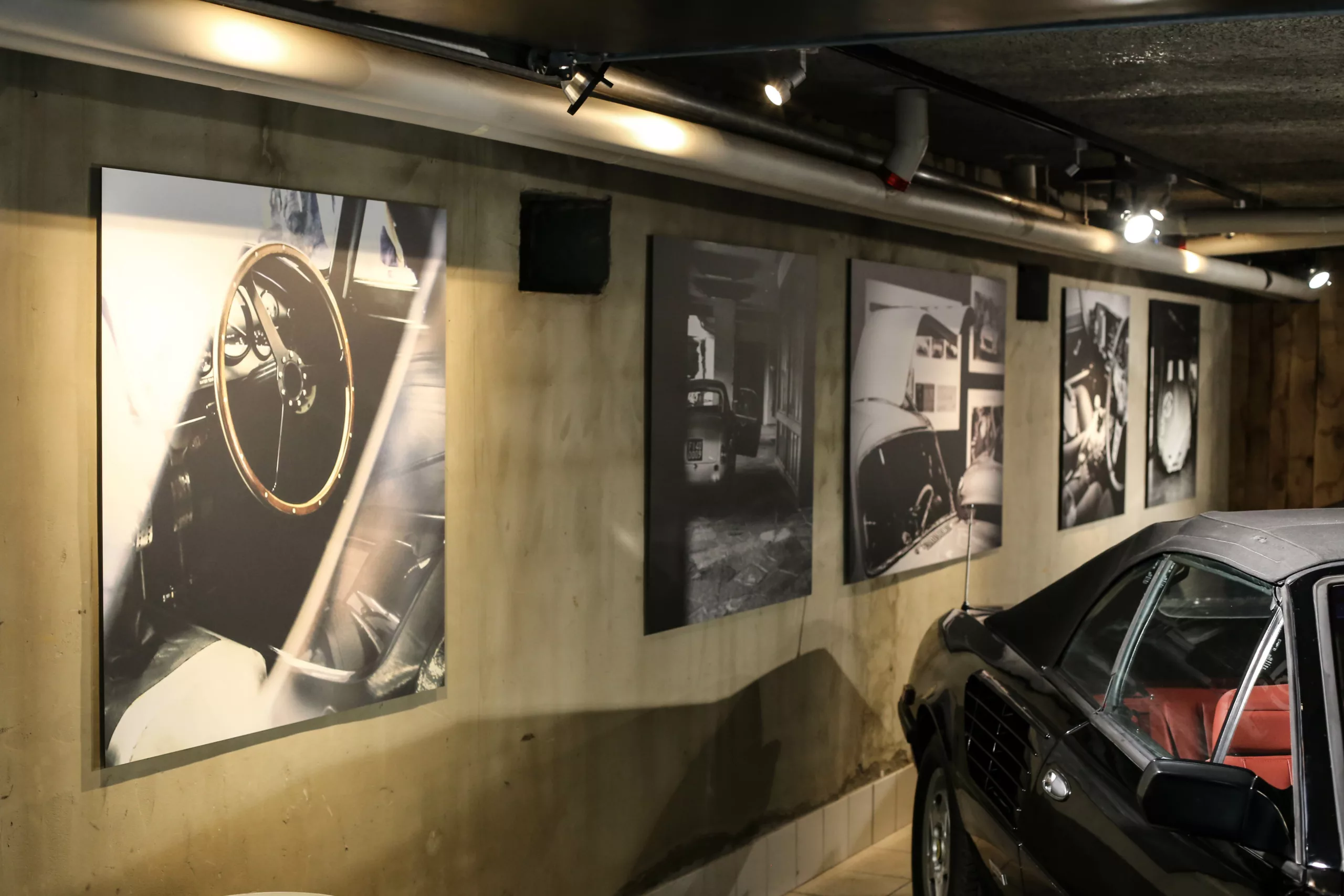 Œuvre Cars and Roses installée chez un client – impression fine art