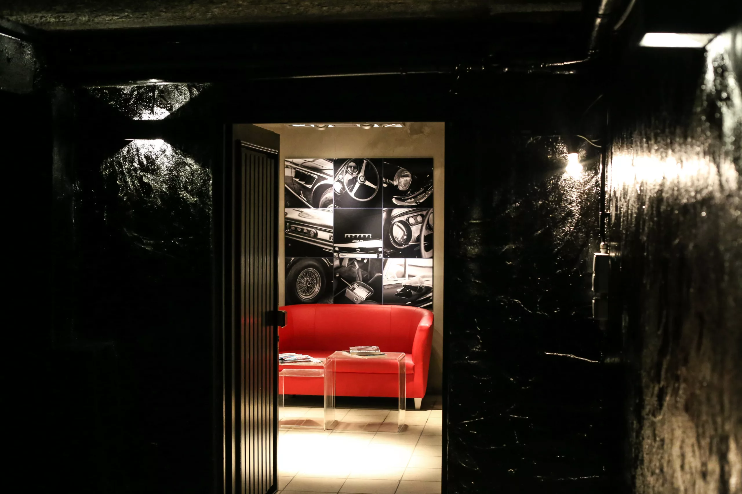 Œuvre Cars and Roses installée chez un client – impression fine art