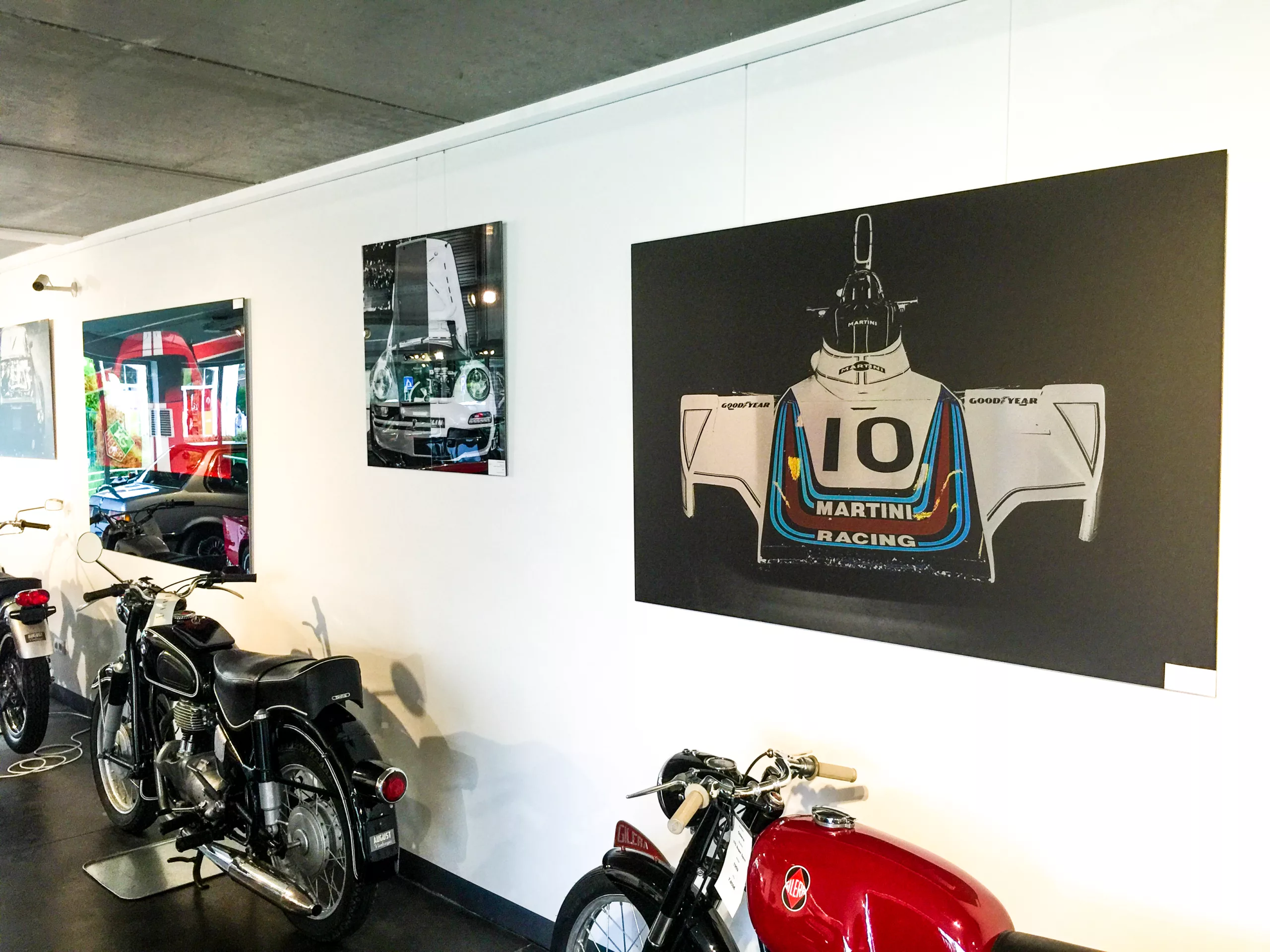 Œuvre Cars and Roses installée chez un client – impression fine art