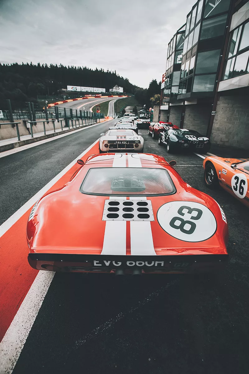 Ford GT40 sur la grille de départ à Spa-Francorchamps, photographie d'art