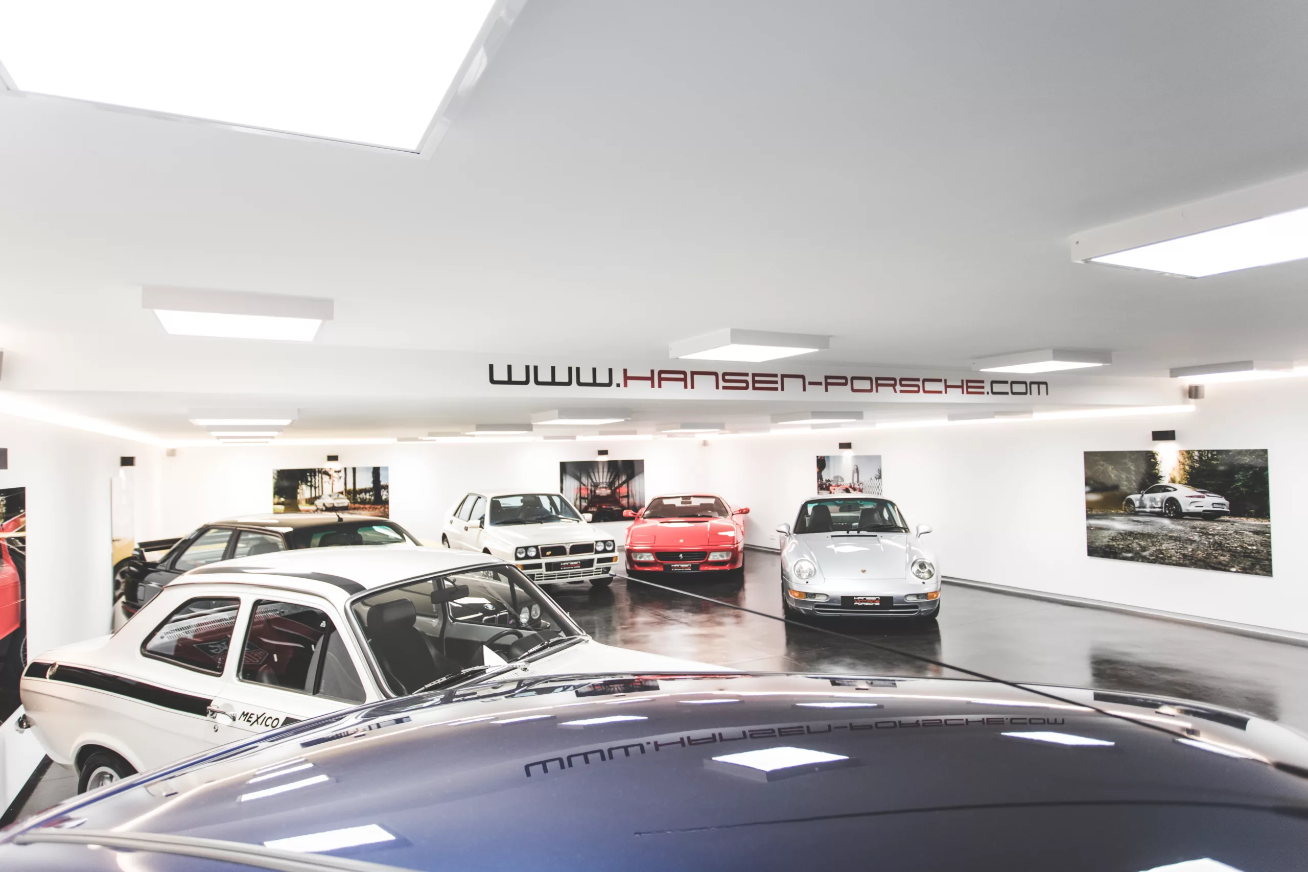 Œuvre Cars and Roses installée chez un client – impression fine art