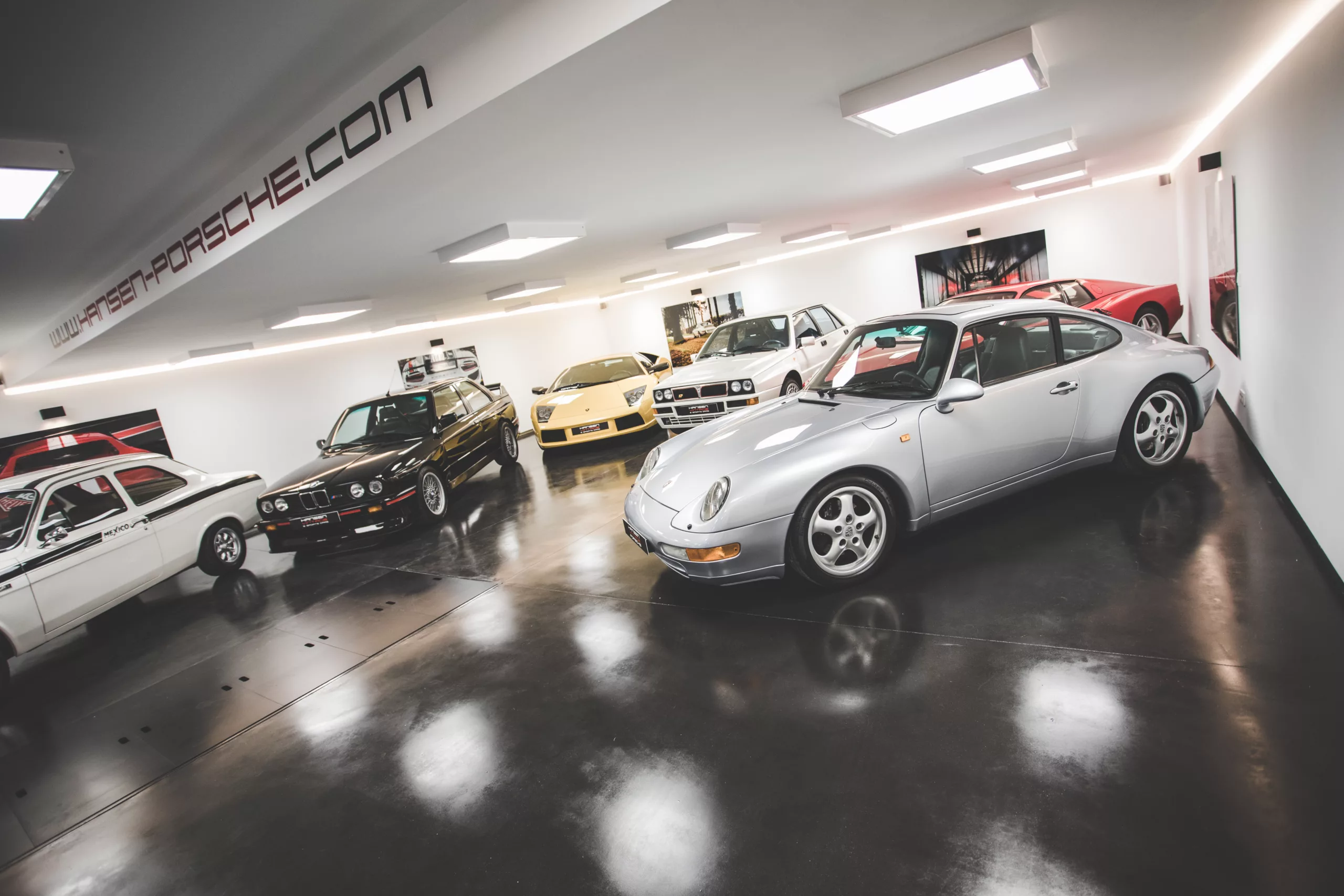 Œuvre Cars and Roses installée chez un client – impression fine art