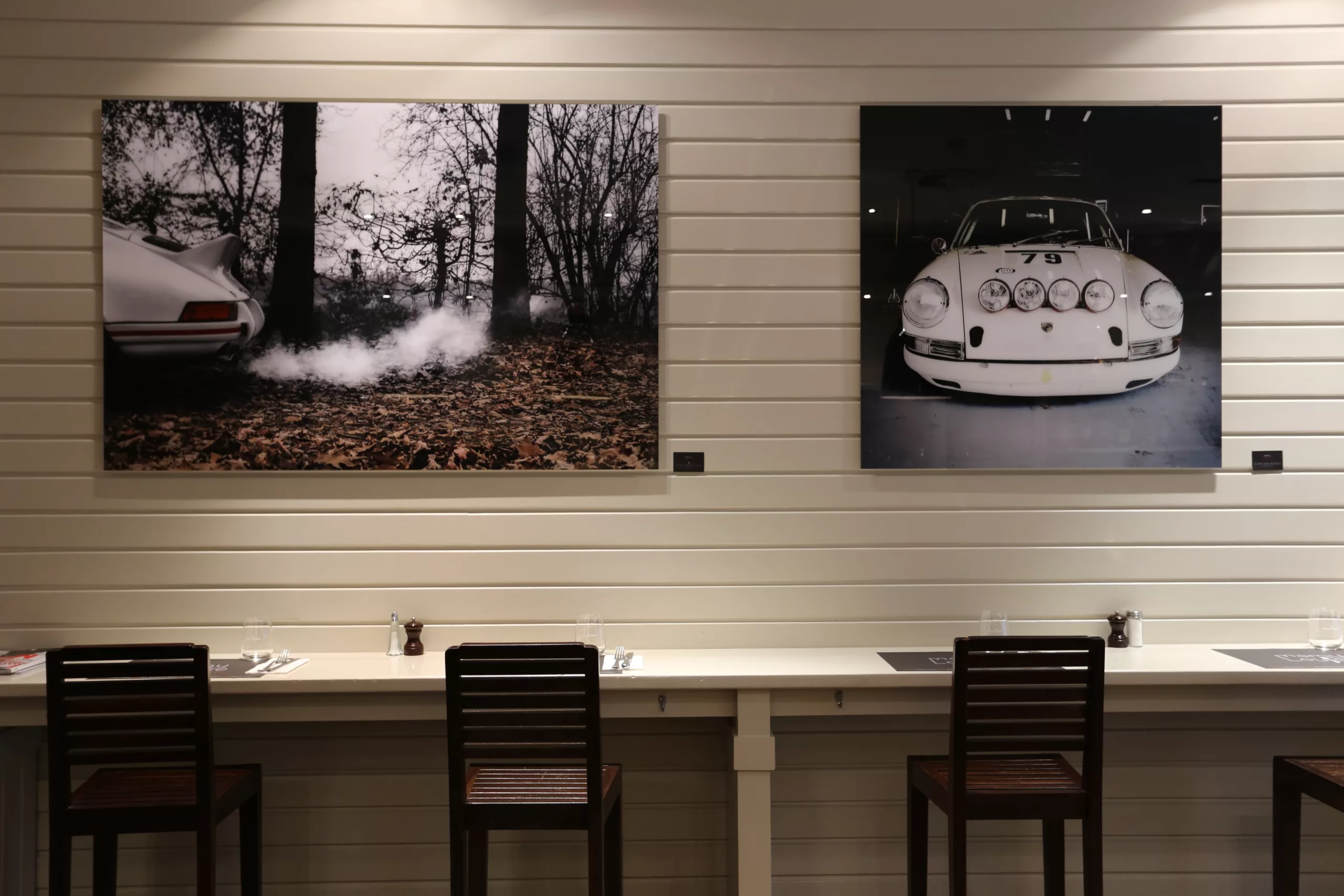 Œuvre Cars and Roses installée chez un client – impression fine art