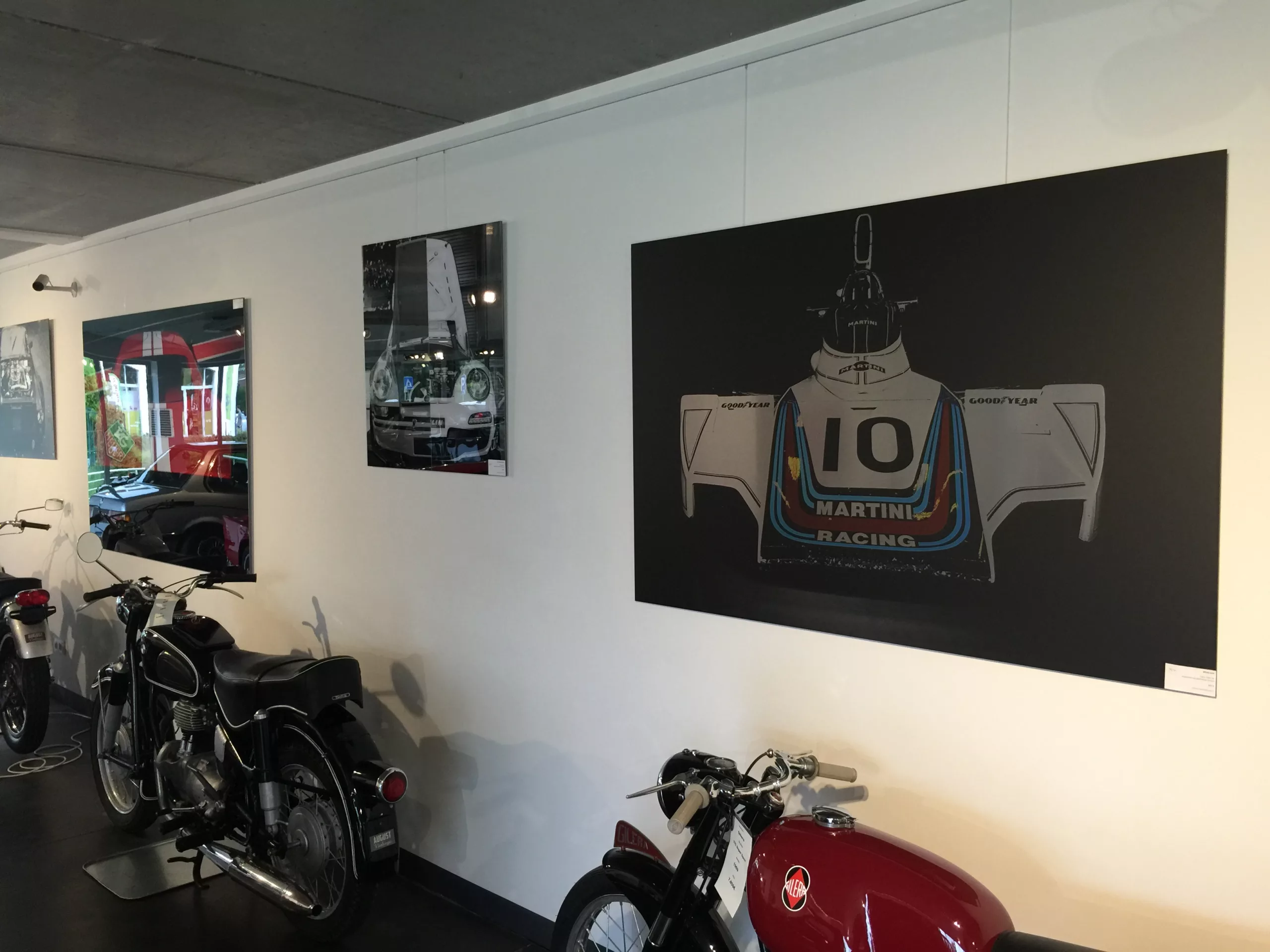 Œuvre Cars and Roses installée chez un client – impression fine art