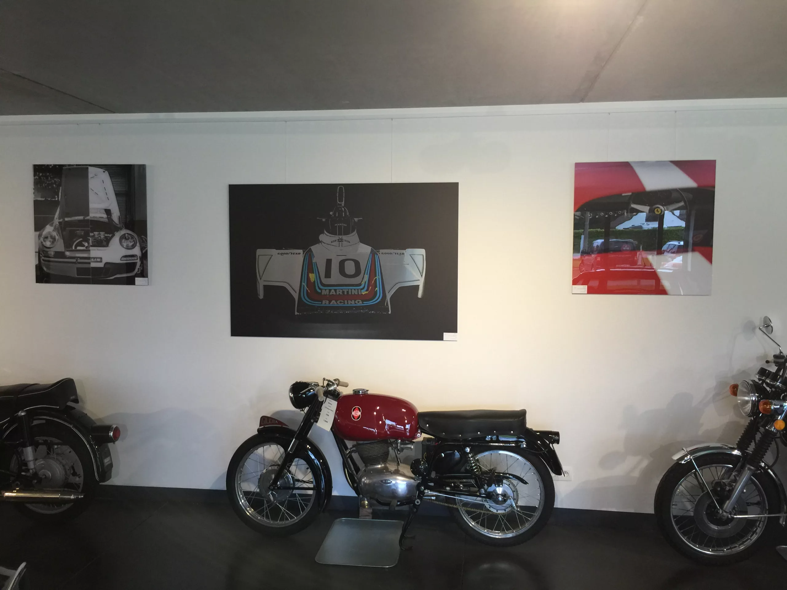 Œuvre Cars and Roses installée chez un client – impression fine art