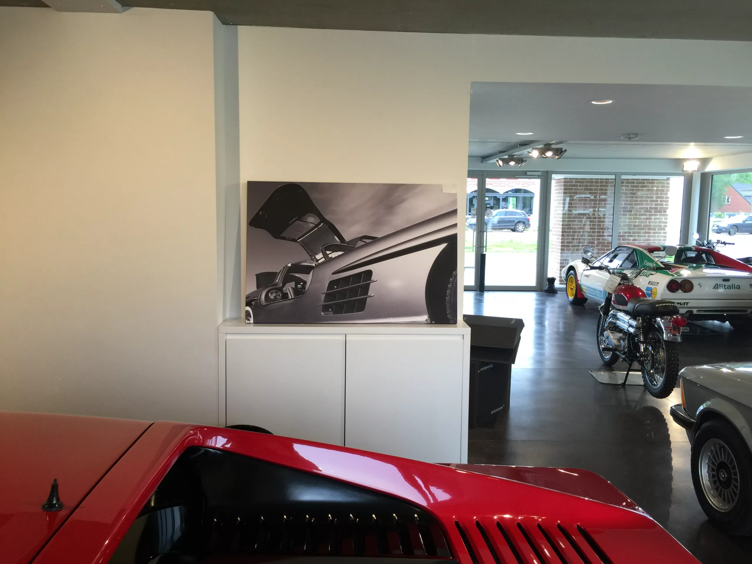 Œuvre Cars and Roses installée chez un client – impression fine art