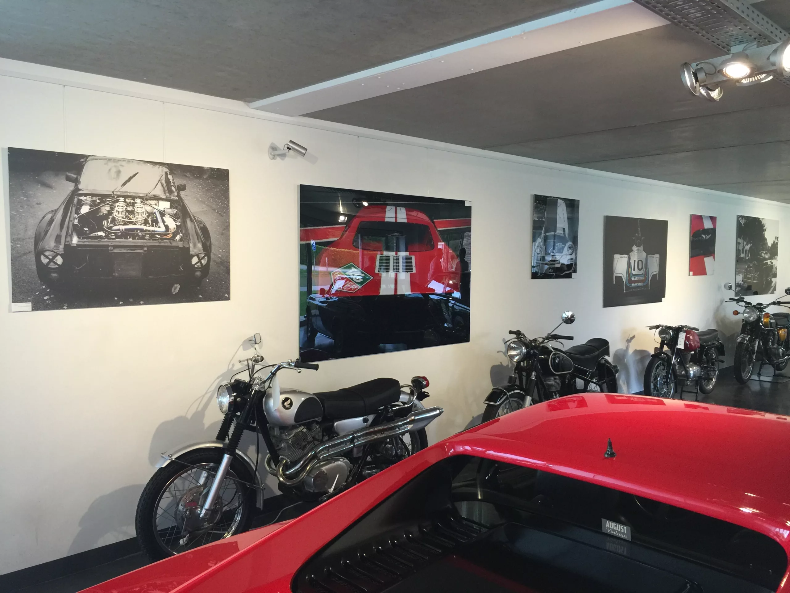 Œuvre Cars and Roses installée chez un client – impression fine art