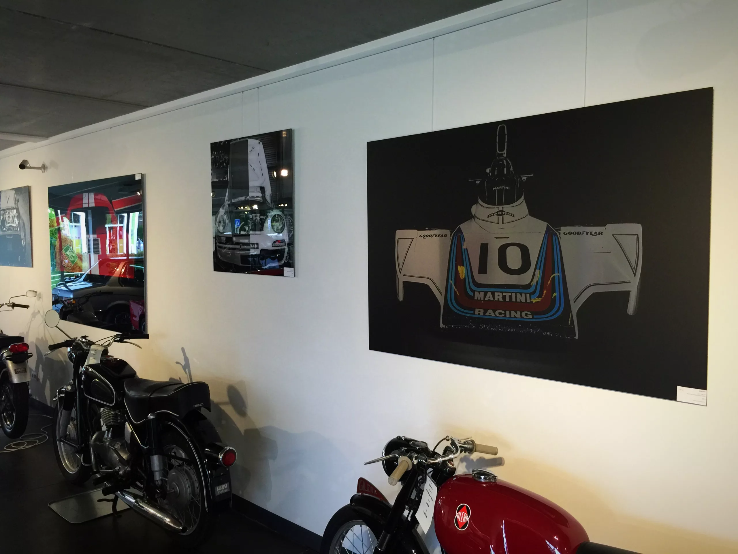 Œuvre Cars and Roses installée chez un client – impression fine art