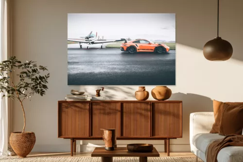 Porsche Wall Art - Piste Mouillée Porsche GT3 RS Mise en situation – tableau Porsche GT3 RS Piste Mouillée dans un intérieur
