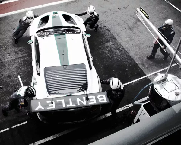 Bentley GT3 and the STAFF #03 Prints photos bentley gt3 pit lane voiture course art tirage edition limitee