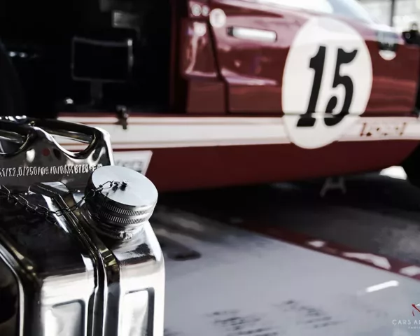 Ford GT40 and Fuel Can #28 Prints photo ford gt40 xxl voiture américaine art tirage edition limitee