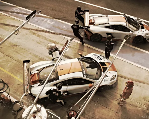 McLaren Mp4 Gulf moving in the Pit Lane #14 Car Prints poster mclaren mp4 gt3 voiture course art tirage edition limitee