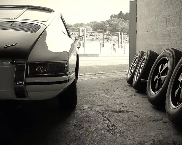 Porsche 911 Back and Wheels #03 Black and White Prints photo noir et blanc porsche 911 à spa tirage art automobile edition limitee
