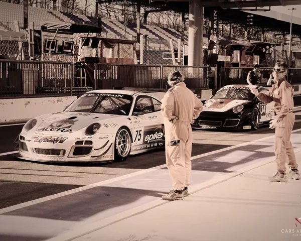 Porsche 911 GT3 Duet #18 Sepia Edition Prints duo Porsche GT3 R sepia tirage art vintage edition limitee