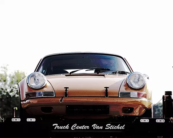 Porsche 912 on the Truck #04 Prints photo porsche 912 camion art tirage edition limitee