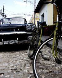 Tableau de voiture Cubaine et vélo