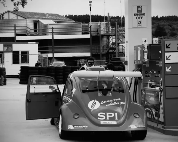 VW Fun Cup at the Gas Station #13 Black and White Prints photo noir et blanc vw fun cup tirage art automobile edition limitee